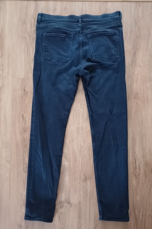 Elbląg Spodnie męskie jeansowe COS marka premium, rozmiar 34/34 lub L, kolor ciemny granat, stan idealny