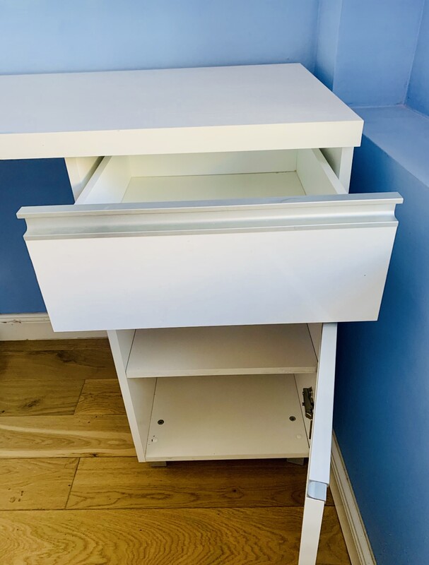 Elbląg Sprzedam solidne białe biurko z Ikea