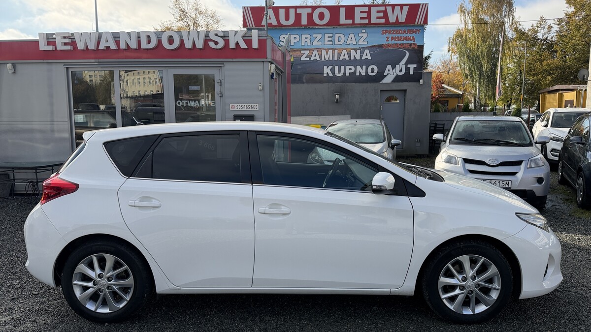 Elbląg Auto Leew LEWANDOWSKI Kupujemy i Sprzedajemy tylko dobre auta Za auta z Polskiego Salonu Płacimy Najwięcej TOYOTA