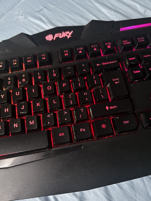 Elbląg Sprzedam używaną podświetlaną klawiaturę FURY Spitfire w stanie średnim
płatność: przelew na telefon lub