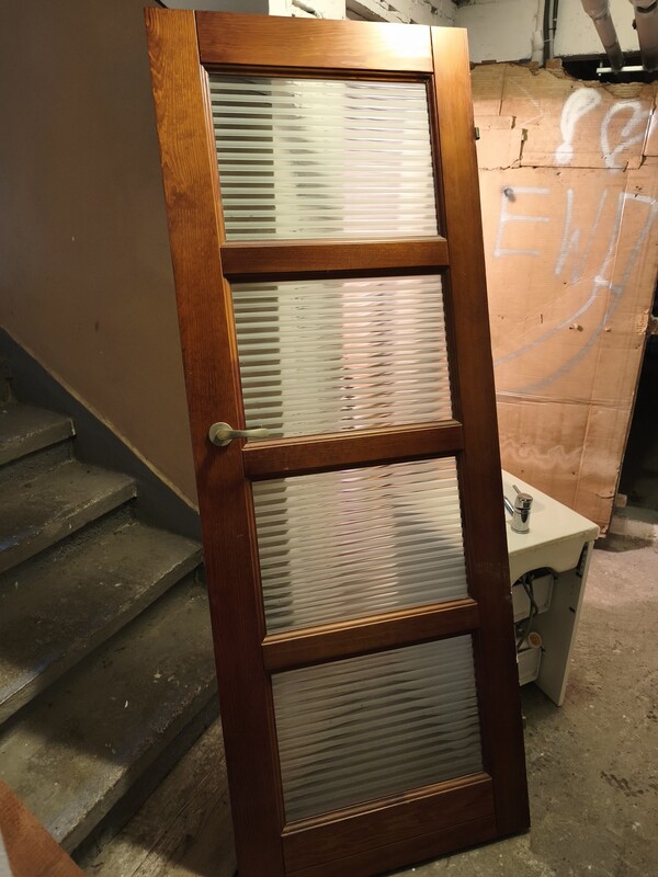 Elbląg Oddam za darmo lampy jak na zdjęciach. Drzwi -80,szafka wisząca 40 x 68- jak na zdjęciach. Możliwe odbiór