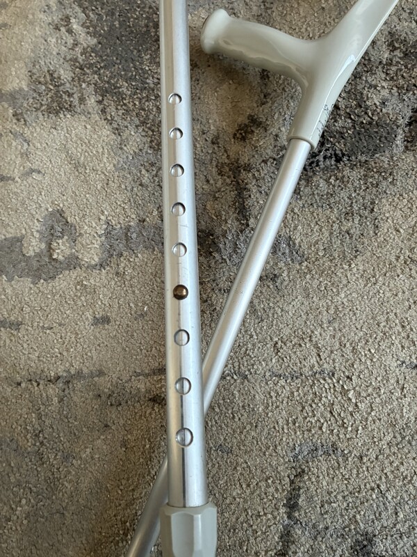 Elbląg Sprzedam aluminiowe kule ortopedyczne firmy Kowsky. Zestaw 2 sztuk w bardzo dobrym stanie bez wad. Możliwość