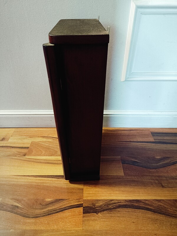 Elbląg Sprzedam wiszącą szafkę (kiedyś zabudowa zegara), w kolorze brązu, wymiary wys.52cm sze.29cm. Zapraszam do kupna!