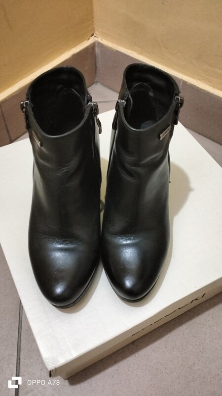 Elbląg Sprzedam dwie pary butów skórzane w bardzo dobrym stanie po 35 zł za pare Rozmiar butów 36