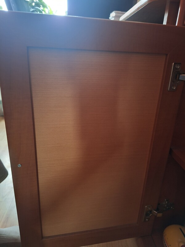 Elbląg Sprzedam 2 komody, stan dobry. Kolor calvados, przody wykończone rattanem. Do ewentualnego odświeżenia. Bardzo