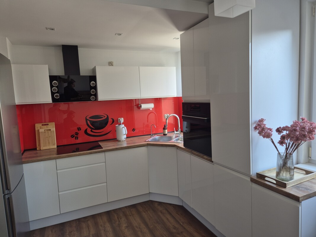 Elbląg Wynajmę 2-pokojowe mieszkanie usytuowane na ul. Płk. Dąbka ( okolice Gwiezdnej/ Parku Kajki). Mieszkanie składa