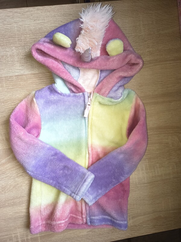 Elbląg Ubrania dla dziewczynki w rozmiarze 104/110 17 sztuk bluzki, bluzy, sweterek, spodnie eleganckie całość 50 zł