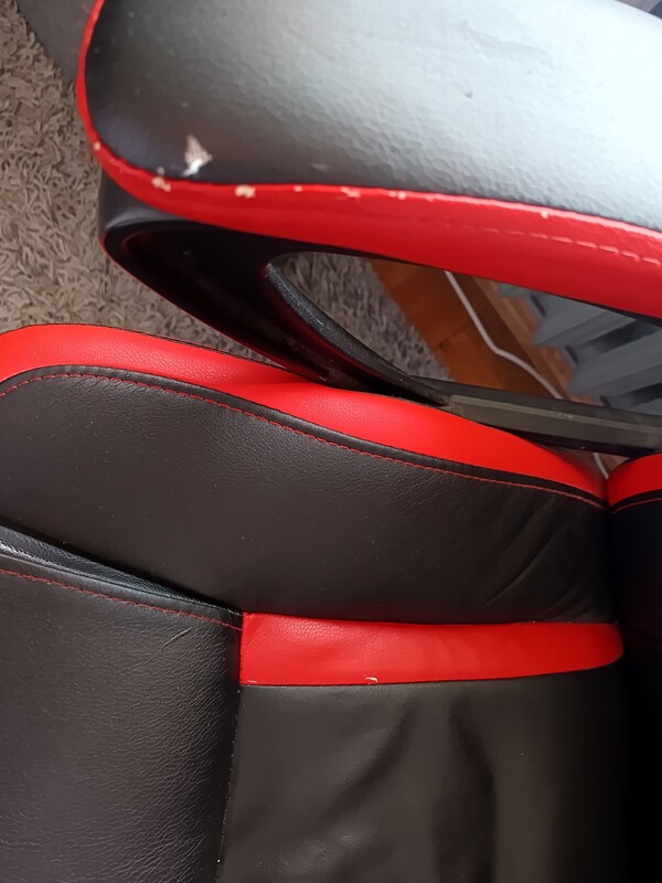 Elbląg Sprzedam używany fotel dla graczy Pro-Gamer. Stan dość dobry. Lekkie otarcia z przodu i większe na jednym