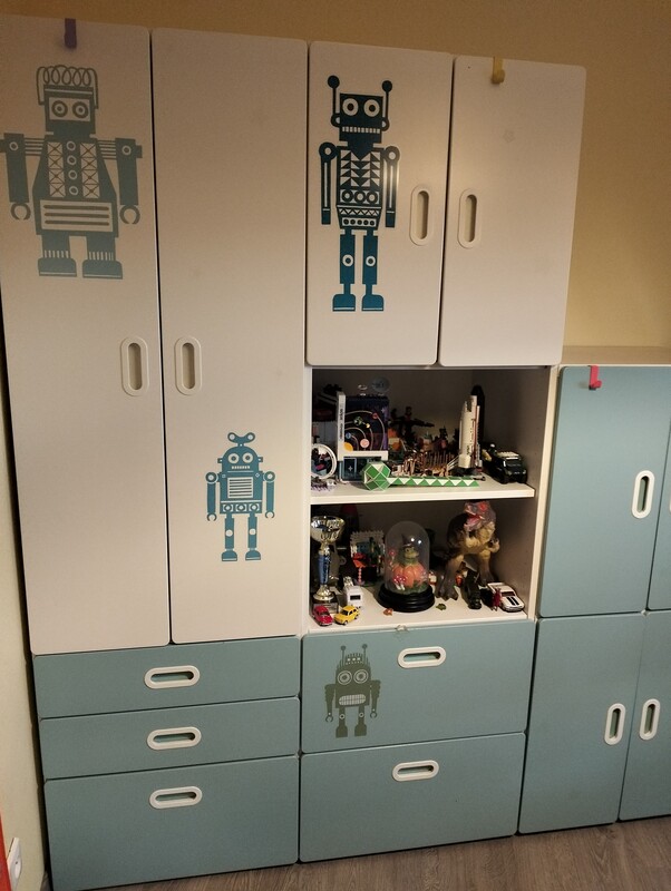 Elbląg Sprzedam komplet mebli z IKEA STUVA Naklejki z mebli można w prosty sposób usunąć.