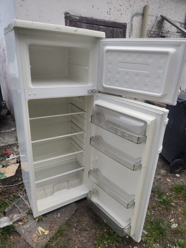 Elbląg Sprzedam lodówkę Mastercook stan bardzo dobry. . Możliwość transportu. .. Posiadam busa. ..