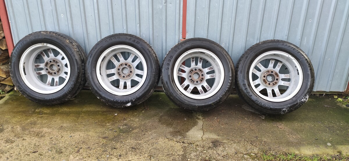 Elbląg Felgi aluminiowe z oponami.