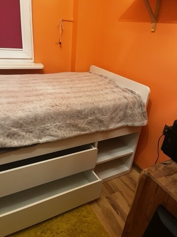 Elbląg Sprzedam łóżko (bez materaca), wymiary - dł- 206 cm, szer.96cm. Stan bardzo dobry. Transport własny.