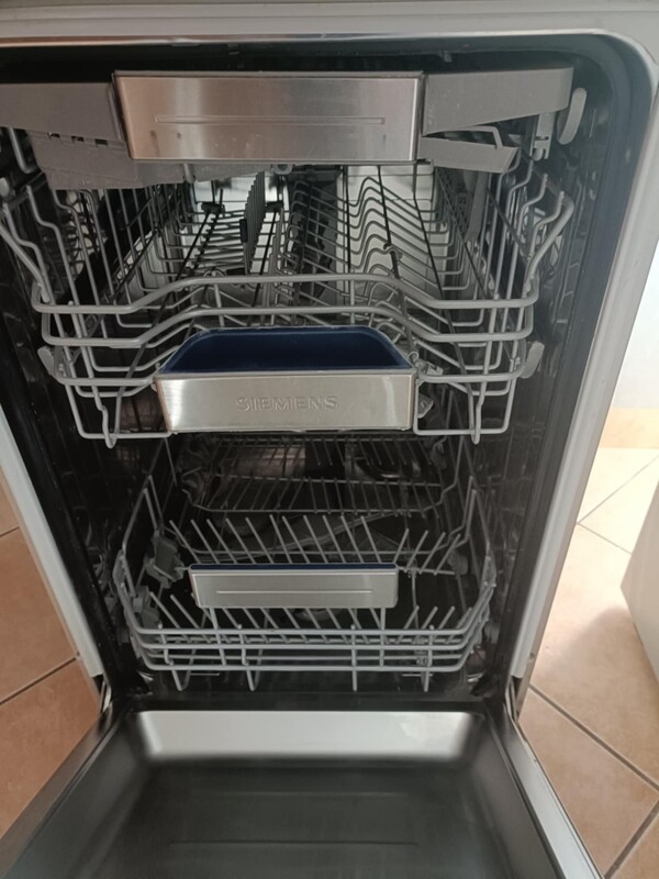 Elbląg ⭐ Zmywarka Siemens 40 cm – zadbana, inox
Sprzedam zmywarkę Siemens, wąską 40 cm, wolnostojącą