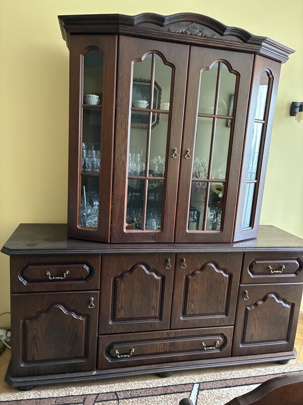 Elbląg Witam. Sprzedam meble widoczne na zdjęciach.
Stół drewniany rozkładany do lekkiej renowacji blatu 500 zł
8