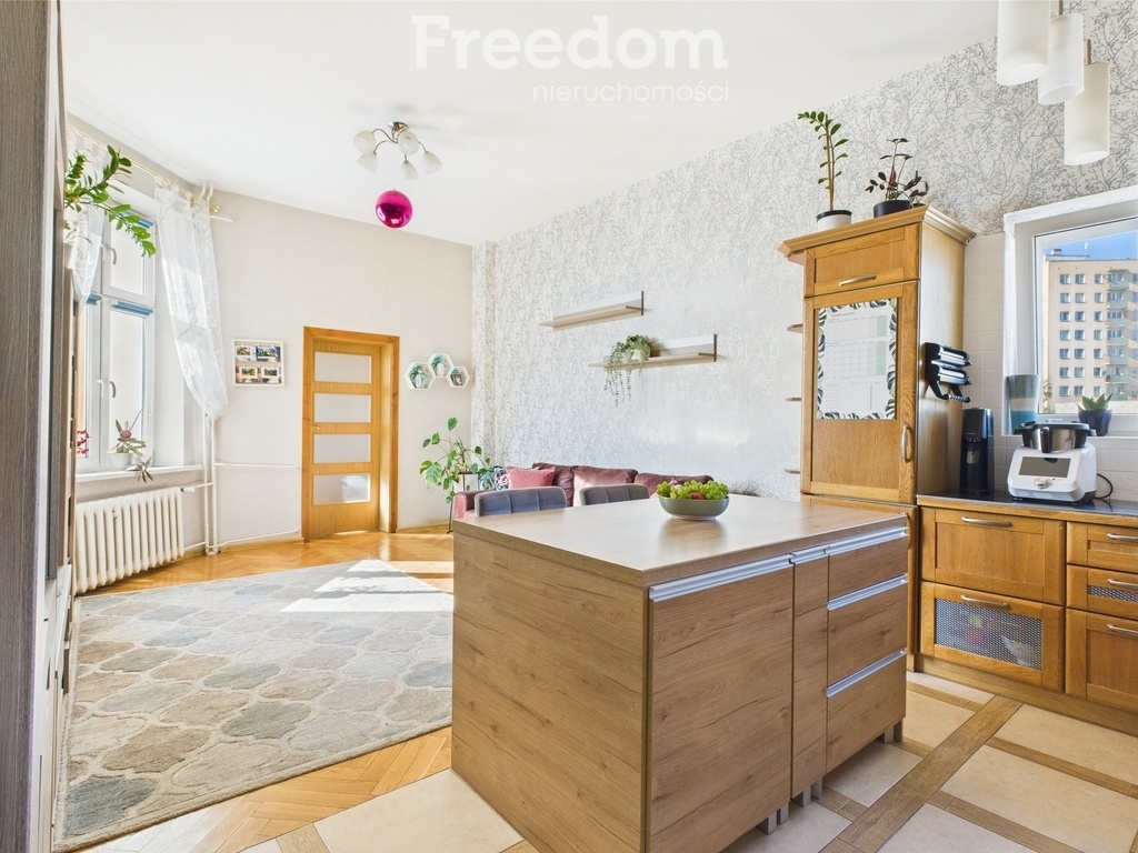 Elbląg FREEDOM NIERUCHOMOŚCISprzedam mieszkanie - Elbląg, Królewiecka. Na sprzedaż przestronne mieszkanie o