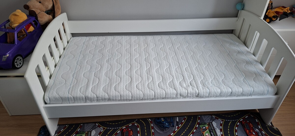 Elbląg Sprzedam łózko dziecięce, 164x90 z materacem lateksowym