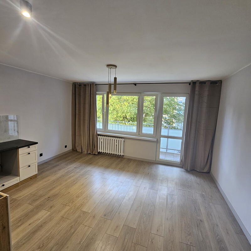 Elbląg 2-pokojowe mieszkanie po remoncie przy Parku Modrzewia! Duży balkon Pierwsze piętro Blok z lat 90 Cena: 337 000