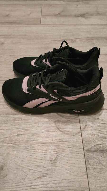 Elbląg Sprzedam damskie buty sportowe Reebok w rozmiarze 39.W bardzo dobrym stanie. Polecam.