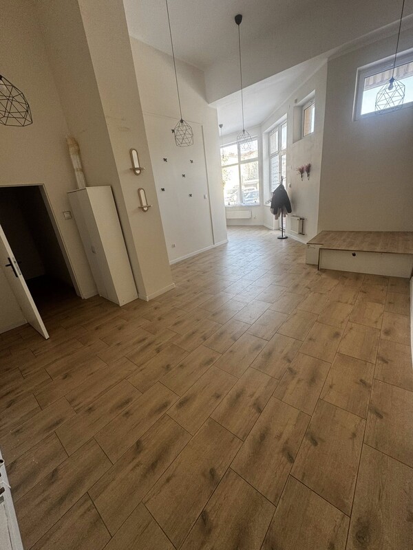 Elbląg 🌟 Wyjątkowa okazja – Wynajmij przestronną połowę salonu w samym centrum miasta! 🌟Idealne