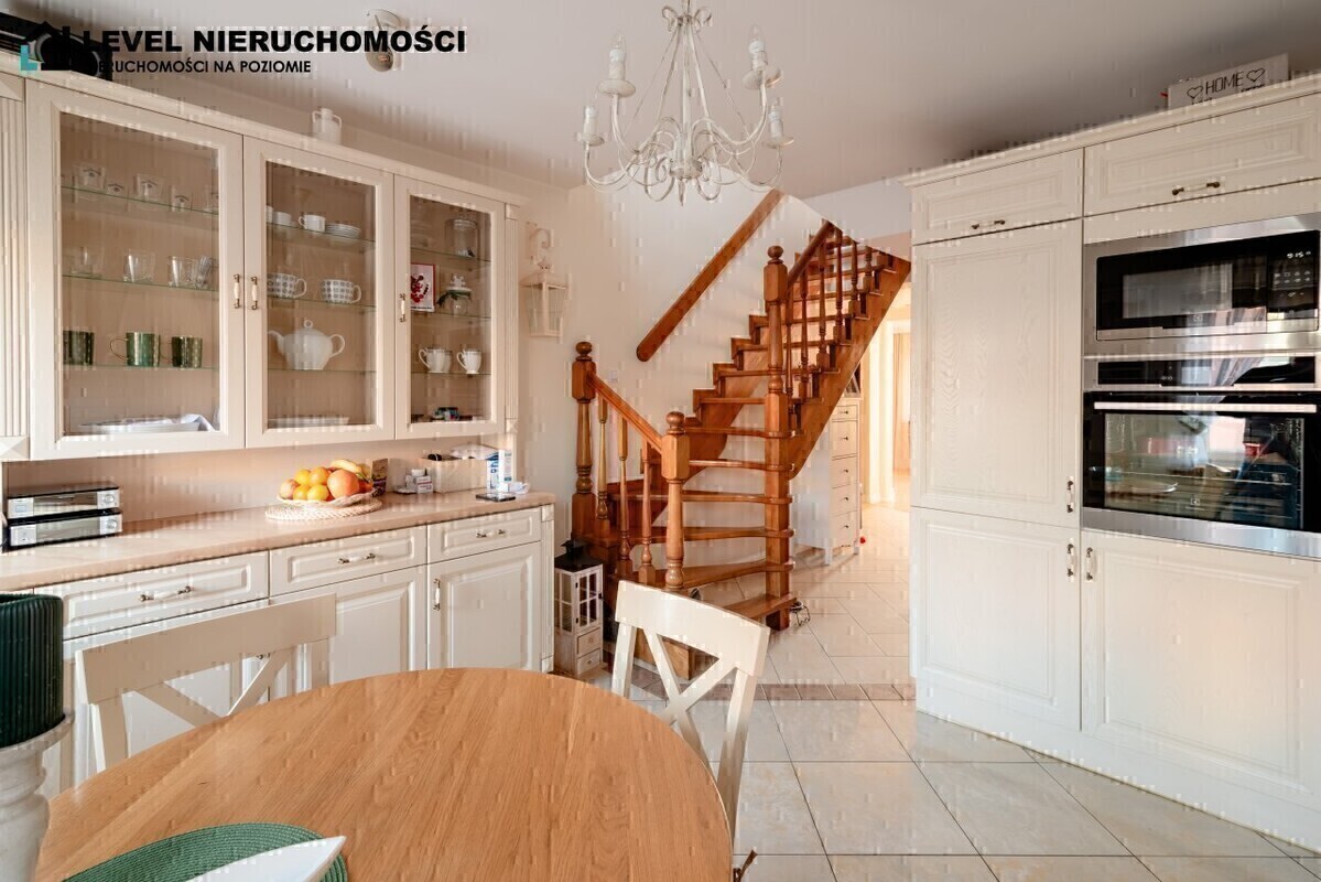 Elbląg LEVEL NIERUCHOMOŚCI Mieszkanie dwupoziomowe, czteropokojowe ul. Nitschmanna, Elbląg