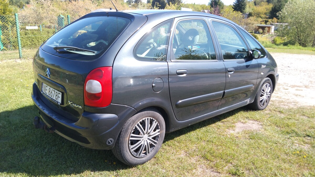 Elbląg Citroen w pełni sprawny, bardzo dobrze wyposażony jak na tamte czasy.. Auto nie jest nowe i ma wady estetyczne