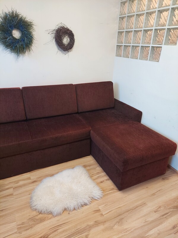 Elbląg Sprzedam duzy narożnik, wykonany na zamówienie -kolor czekoladowy- z funkcją spania, posiada miejsce na