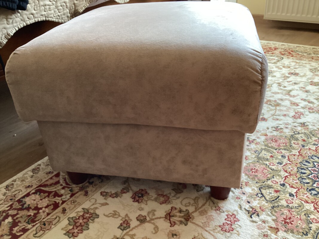 Elbląg Z powodu wyjazdu sprzedam elegancki zestaw wypoczynkowy, który równie dobrze może stanowić element wyposażenia