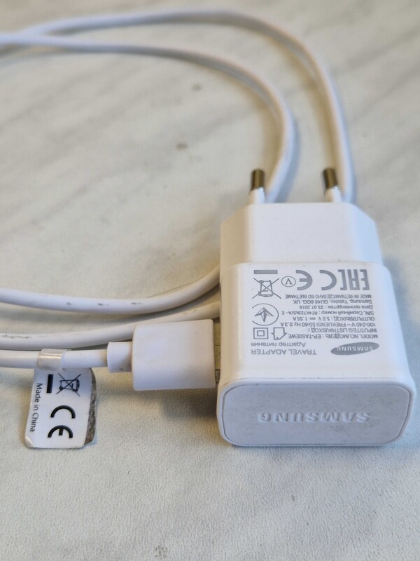 Elbląg Smartfon Samsung Galaxy A42_5G w stanie idealnym W komplecie jest oryginalna ładowarka SAMSUNGA z kabelkiem USB