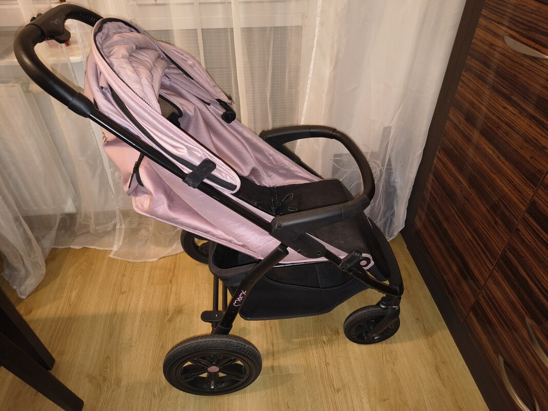 Elbląg Witam. wózek spacerowy firmy MoMi kolor róż model Evo cena 150 zł
