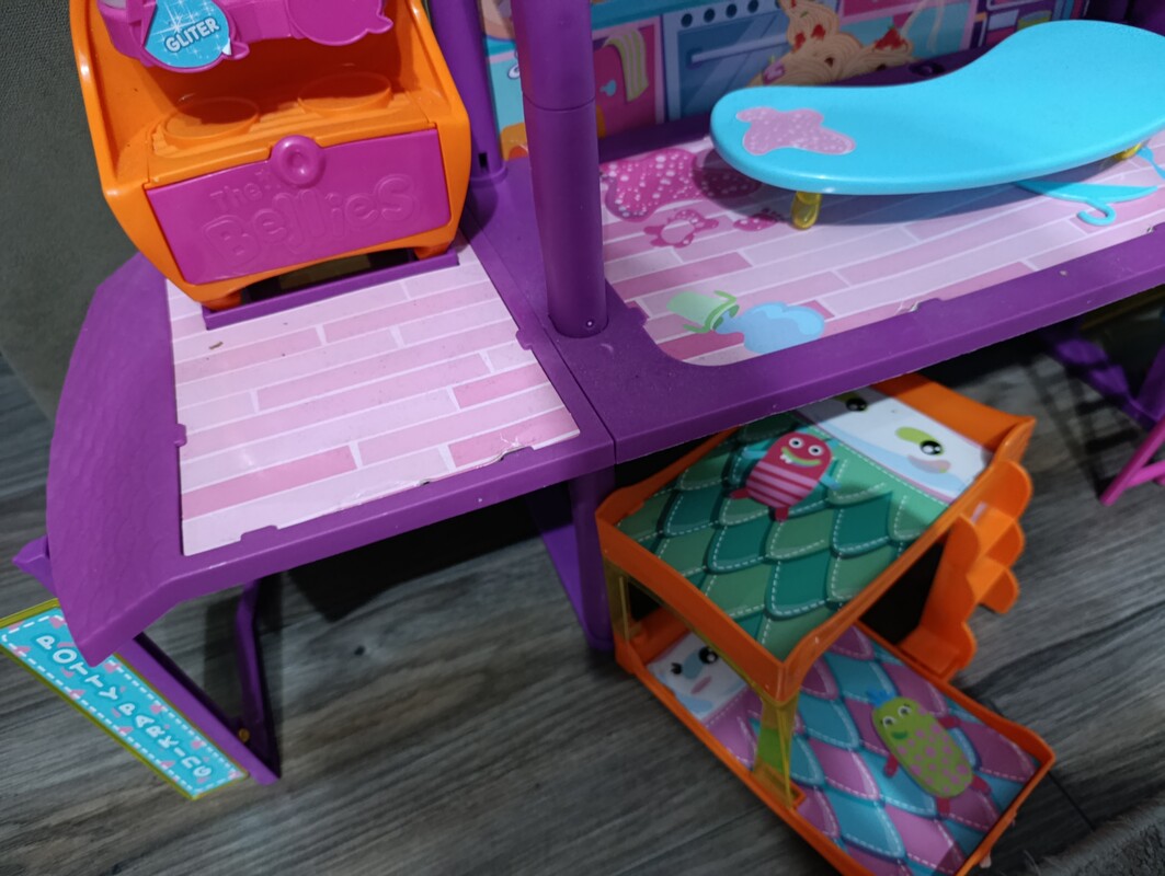 Elbląg Sprzedam duży domek wille the bellies
Stan bardzo dobry jedynie mała wada pokazana na zdjęciu. Kontakt sms