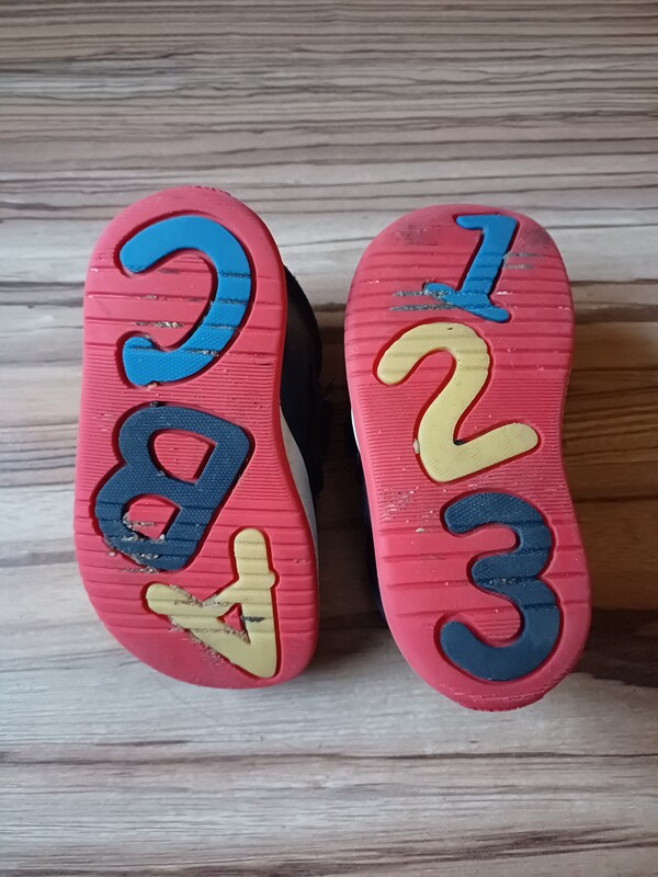 Elbląg Buciki Clarks first shoes rozmiar 21 granatowy na rzepy stan bardzo dobry za kostkę