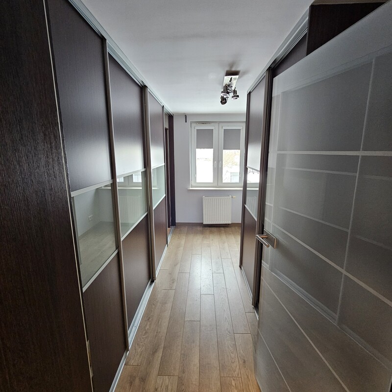 Elbląg DOM NIERUCHOMOŚCIOFERUJEMY NA SPRZEDAŻMIESZKANIE 4 POKOJOWEPow.61 m2BLISKO TARGOWISKO MIEJSKIEKUP MIESZKANIE