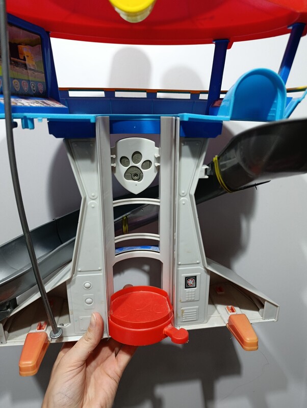 Elbląg Sprzedam bazę Psi patrol. Stan dobry. Do wyczyszczenia. Po naciśnięciu świeci się i wypowiada różne zdania w