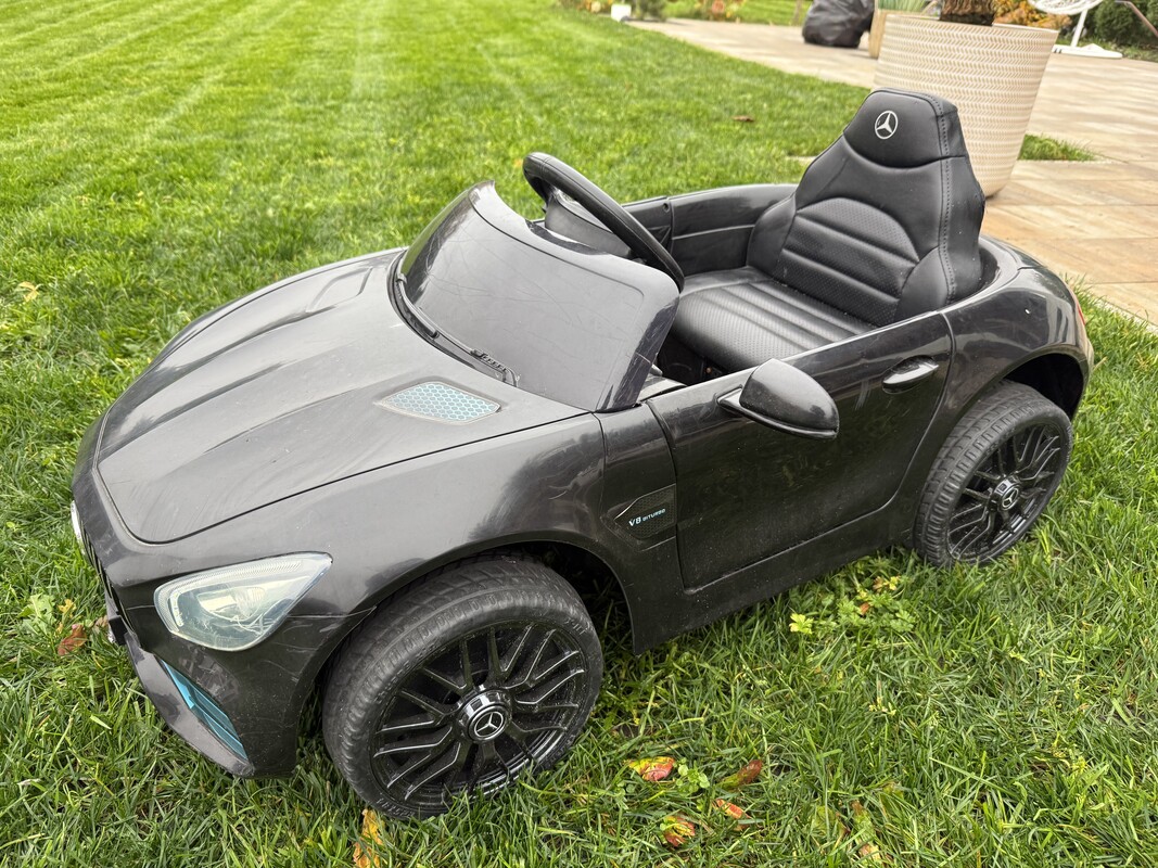 Elbląg Sprzedam samochód elektryczny dla dzieci, Mercedes, auto działa, ale ma słaby akumulator. 100 zł