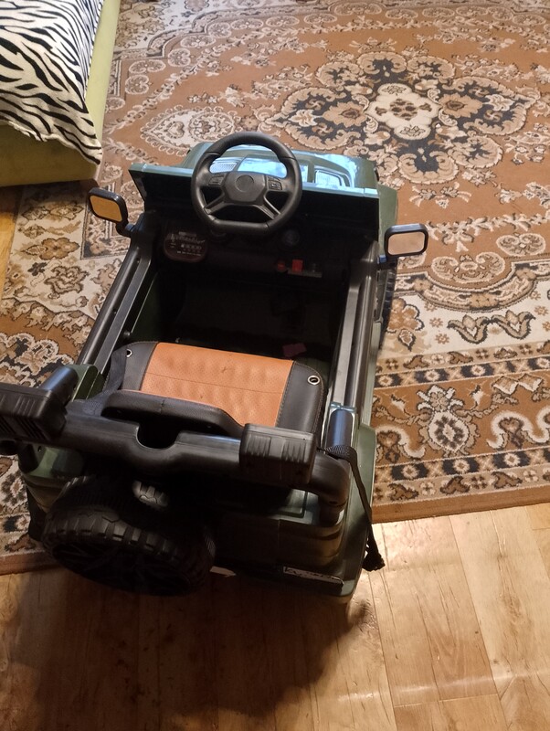 Elbląg Sprzedam autko widoczne na zdjęciach w dobrym stanie jest do autka ładowarka używane sporadycznie przez jedno