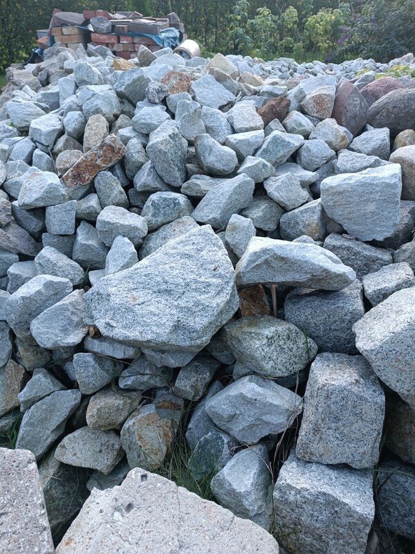 Elbląg Kamień granitowy szaro -biały większa ilość frakcja od 5-20 cm murki, ścieżki czy gabiony można też wziąć