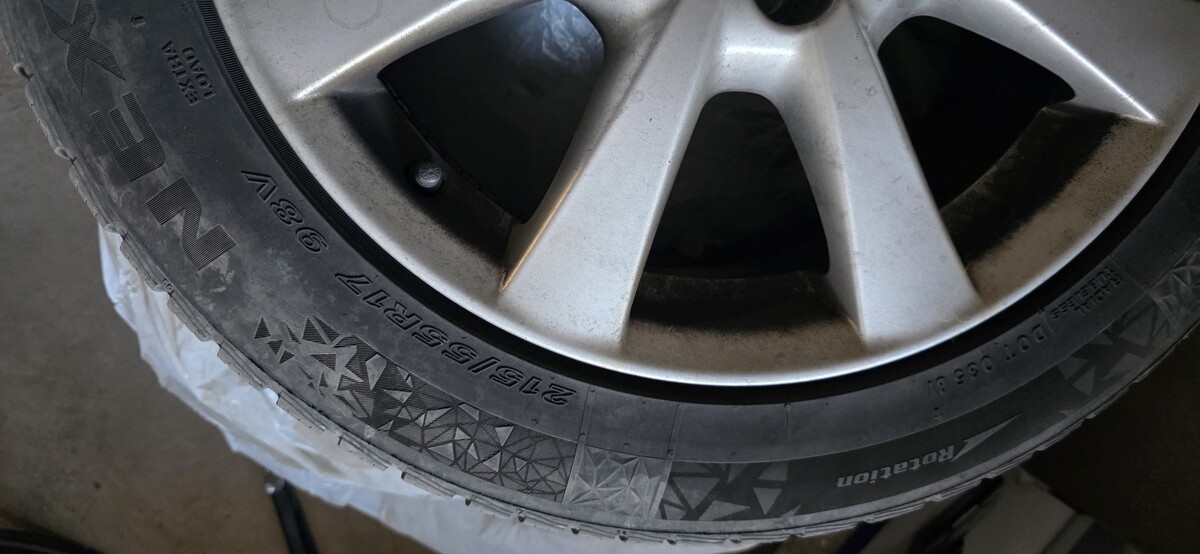 Elbląg Sprzedam Alufelgi z Toyoty Avensis z Oponami Zimowymi 4szt po dwóch sezonach stan bdb. Wszystkie takie same.