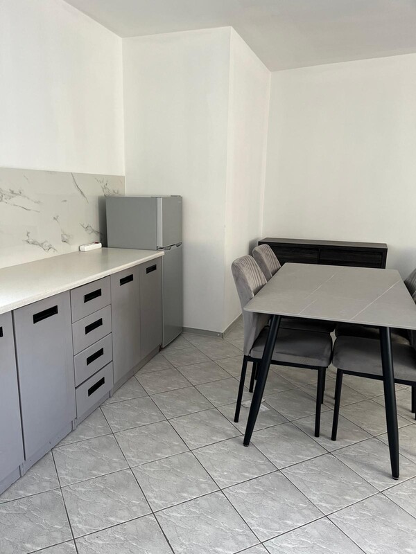 Elbląg Wynajmę mieszkanie 2 pokoje 58 mkw, II piętro. Salon z aneksem kuchennym, sypialnia, przedpokój, łazienka.