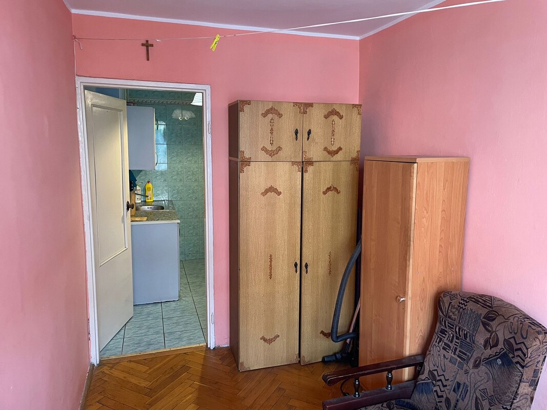 Elbląg SPRZEDAM mieszkanie 3 pokojowe na parterze.