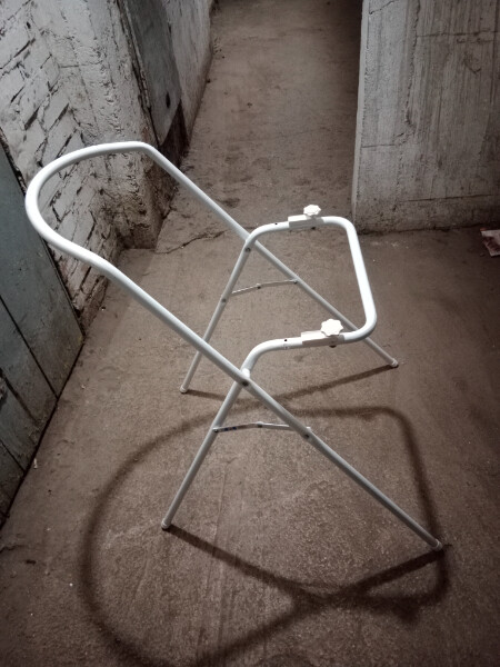 Elbląg Sprzedam stojak od wanienki dla dziecka. Bardzo solidny i stabilny, składany. Zapraszam na moje inne aukcje.