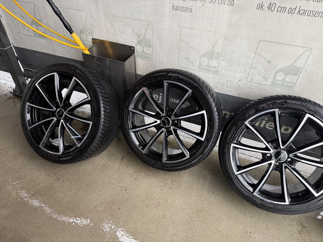 Elbląg Sprzedam Alufelgi z oponami zimowymi 245/40/R19.Rozstaw 5x112.Felgi w dobrym stanie 2 posiadają lekkie ślady