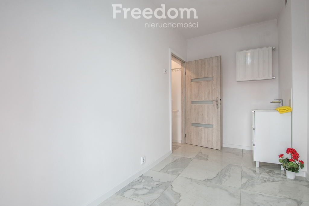 Elbląg FREEDOM NIERUCHOMOŚCIWynajmę lokal użytkowy - Elbląg, Kosynierów Gdyńskich. Ten kompaktowy lokal 10m² w