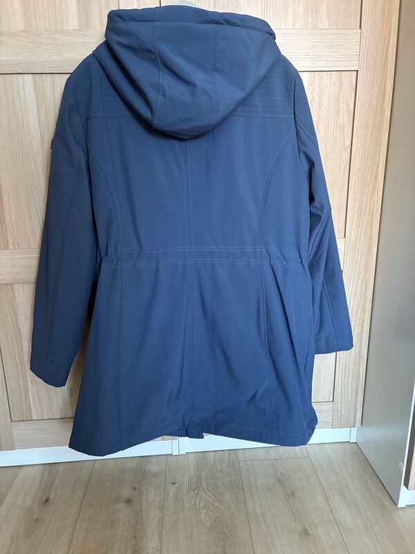Elbląg Kurtka damska zimowa DKNY.
Stan b. dobry, rozm. XL/XXL (16).
Kolor niebieski. Kaptur ocieplany i regulowany,
