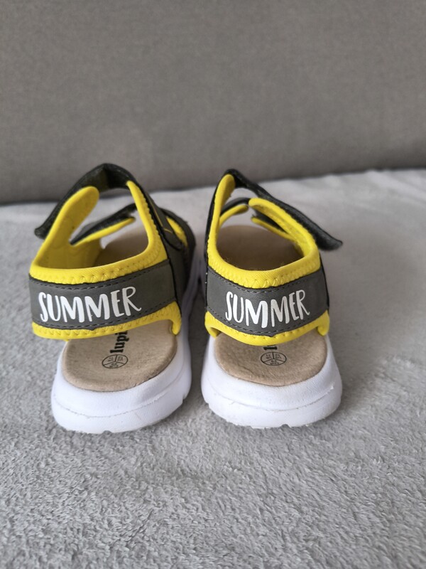 Elbląg Sprzedam sandałki chłopięce marki Lupilu w rozmiarze 29,długość wewnątrz 19cm. Buciki są w świetnym stanie,