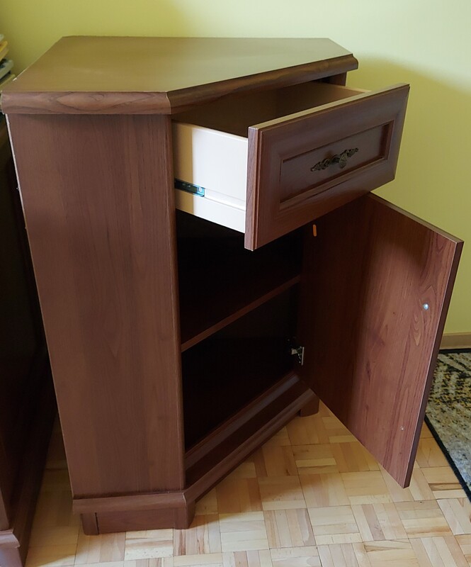 Elbląg Sprzedam szafkę narozną BRW EKOM 1dsn z zestawu segmentowego KENT
stan dobry
Odbiór osobisty
Zapraszam