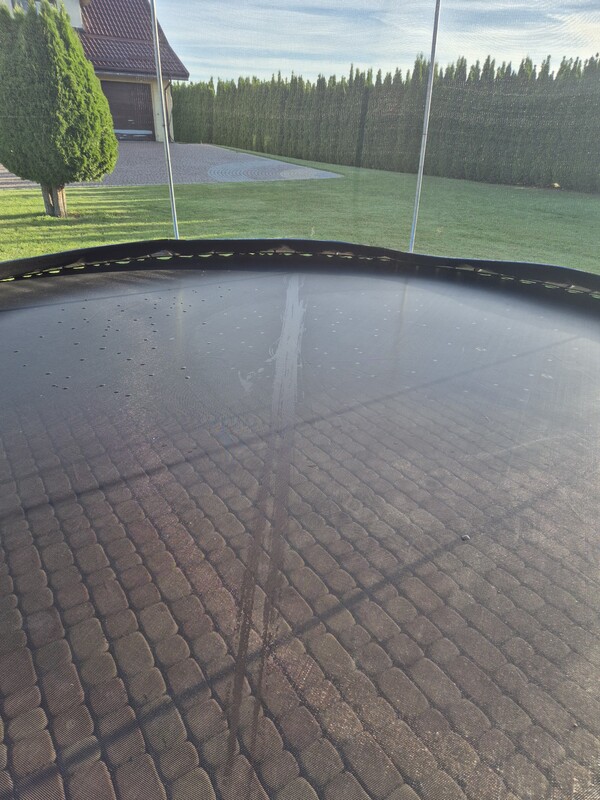 Elbląg Sprzedam trampoline ogrodową w dobrym stanie, średnica trampoliny 430cm. Wysokość 260cm. Wysokość do wejścia