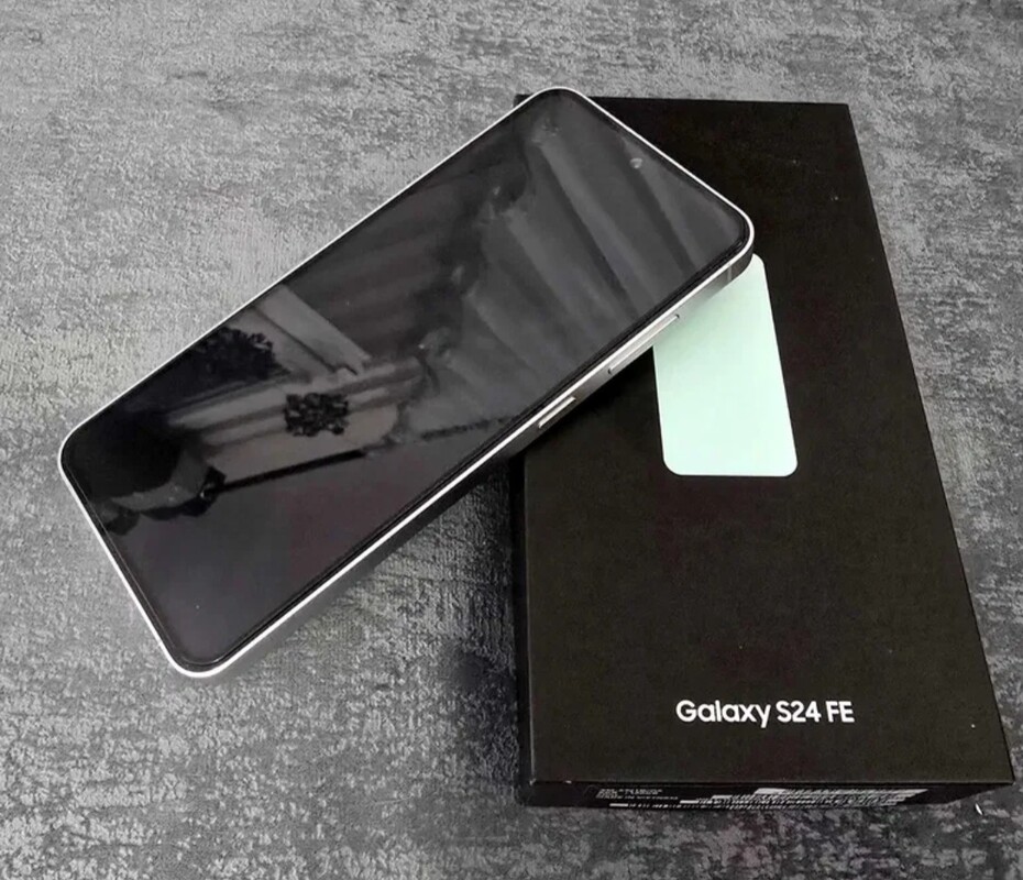 Elbląg Telefon w stanie bardzo dobrym, używany przez kobietę okazjonalnie.
Gwarancja do marca 2027.
Etui w