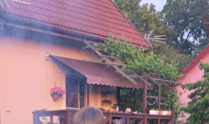 Elbląg Sprzedam solidną markizę. Długość całkowita: 4 m, długość materiału: 3,80 m.