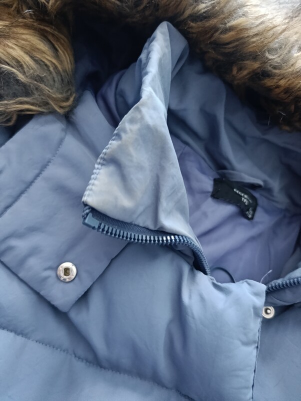 Elbląg Sprzedam damską szarą kurtkę na zimę. Stan dobry, do wyprania i widoczne na zdjęciu zszycie pod pachą. Rozmiar