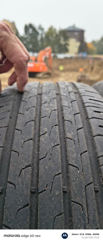 Elbląg Sprzedam 4 opony Letnie Continental 215/60 R 17 w bardzo dobrym stanie wraz z pokrowcami Dacia.